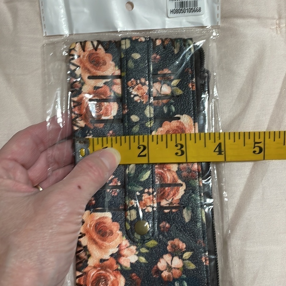 Free w 25 purchase 💛Floral wallet nwt - Picture 4 of 4